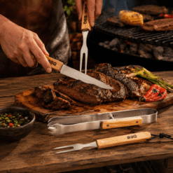 Alternative view of KIT ASADOR 3 PIEZAS CON MANGO DE MADERA 0656